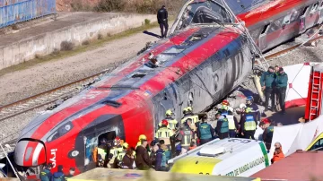 Ascienden a 39 los muertos tras el choque de trenes en España