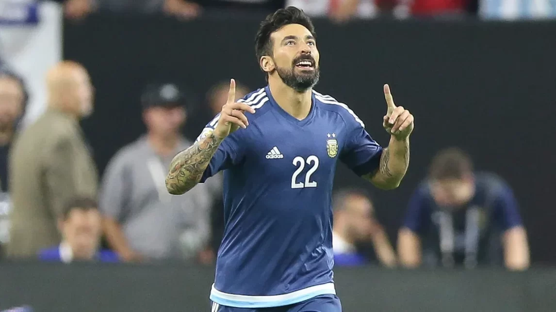 Ezequiel “Pocho” Lavezzi fue denunciado y le reclaman una suma millonaria