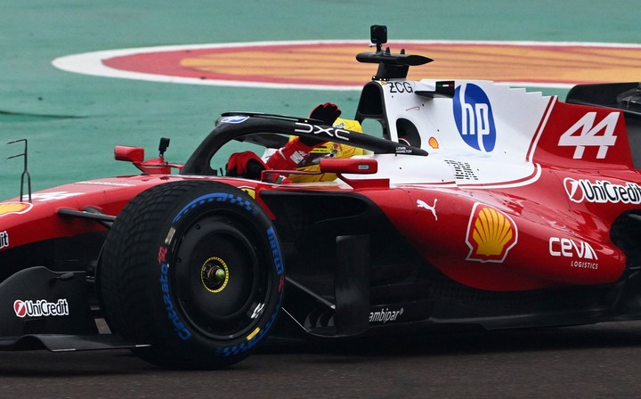 Hamilton y un debut que no fue ideal: el nuevo Ferrari tuvo problemas en Fiorano