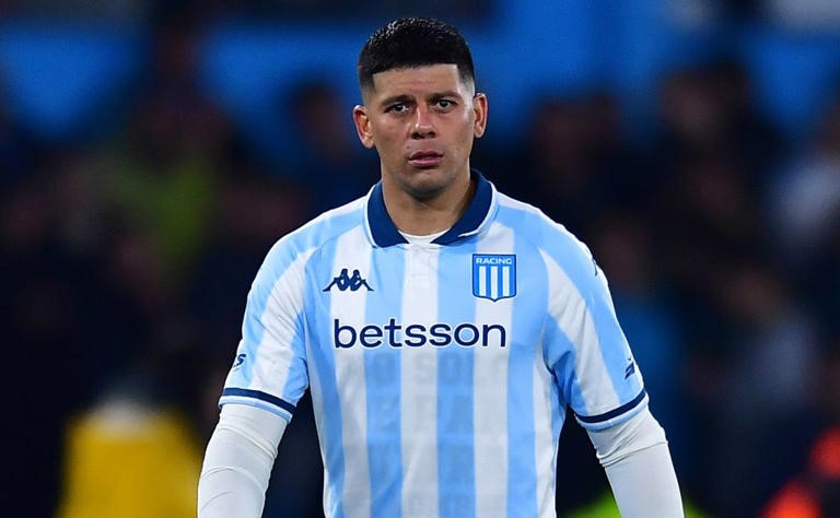 Sin lugar en Racing, Estudiantes sondeó la situación de Marcos Rojo