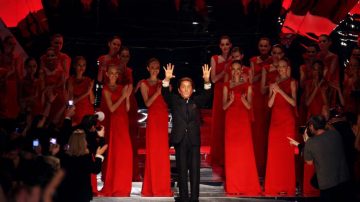 Adiós a una leyenda: murió Valentino, el diseñador que definió la elegancia y creó un color propio