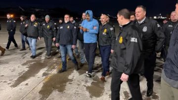 “Good night, happy New Year”: el saludo de Nicolás Maduro al entrar esposado a la carcel donde permanecera detenido