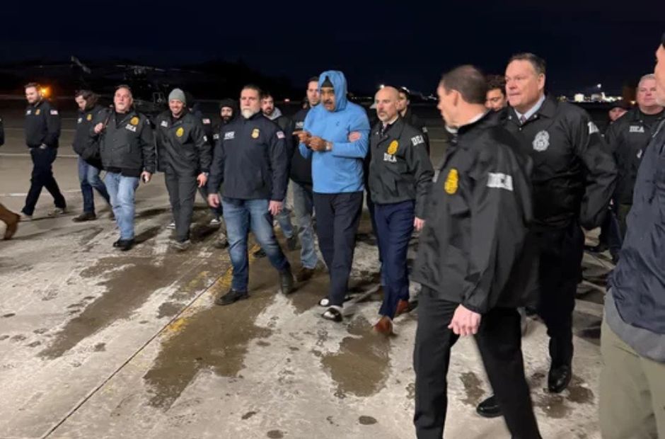 “Good night, happy New Year”: el saludo de Nicolás Maduro al entrar esposado a la carcel donde permanecera detenido