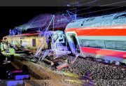 Choque de trenes de alta velocidad en España, deja al menos 10 muertos