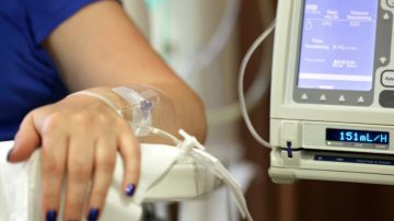 Recibió cuatro años de quimioterapia por un cáncer que nunca tuvo; condenan al hospital