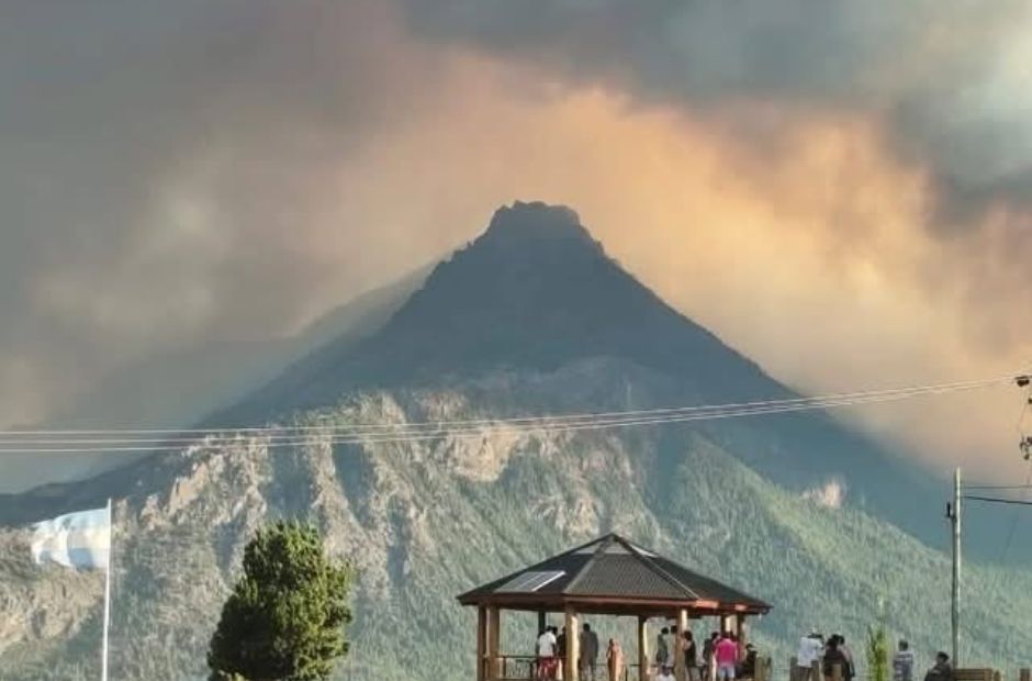Incendios en Chubut: llovió en Epuyén, El Hoyo y los Alerces pero los focos de fuego siguen activos