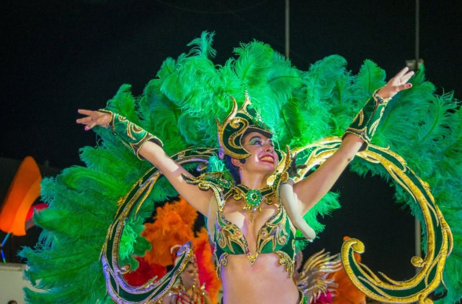 Las Termas de Río Hondo: cerveza artesanal y la magia de los “Corsos del Norte”