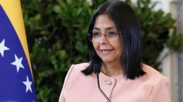 Delcy Rodríguez se comprometió a lograr el retorno de Maduro y su esposa