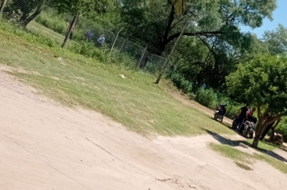 Investigan la muerte de un hombre hallado en el parque “Flor Genesir”