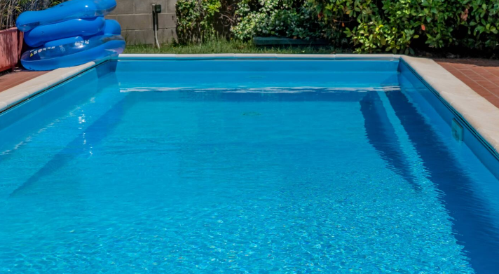 Consternación: un joven de 18 años falleció tras ahogarse mientras nadaba en una pileta