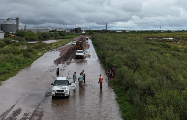 Bandera: inhabilitarán varias calles por la lluvia y piden no circular en vehículos si no es estrictamente necesario