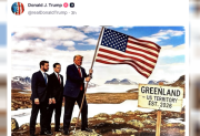 Escala la tensión: Trump publicó una imagen suya poniendo la bandera de Estados Unidos en Groenlandia