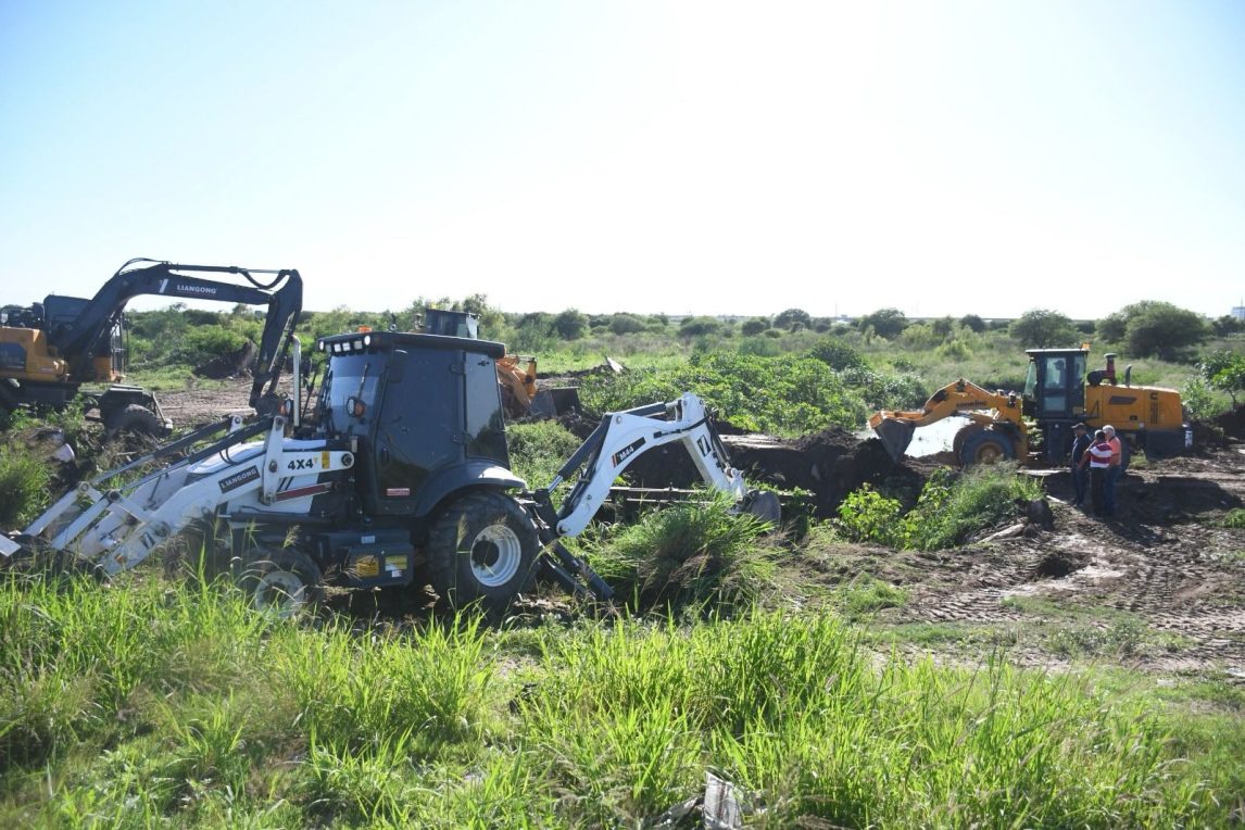 El municipio hizo un tapón en el cauce del río Dulce para prevenir inundaciones