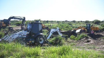 El municipio hizo un tapón en el cauce del río Dulce para prevenir inundaciones