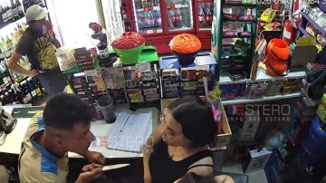 Exclusivo: El dramático momento en el que asaltaban a punta de cuchillo un maxiquiosco en La Banda