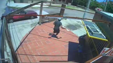 Así fue el momento en que el dueño de “LM” intentó interceptar a uno de los asaltantes del kiosco