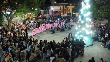 Villa Ojo de Agua despidió el 2025 con un gran festejo en la plaza