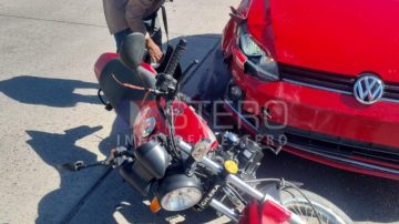 Pasajera de Uber moto resultó gravemente herida tras un choque contra un auto en la Autopista