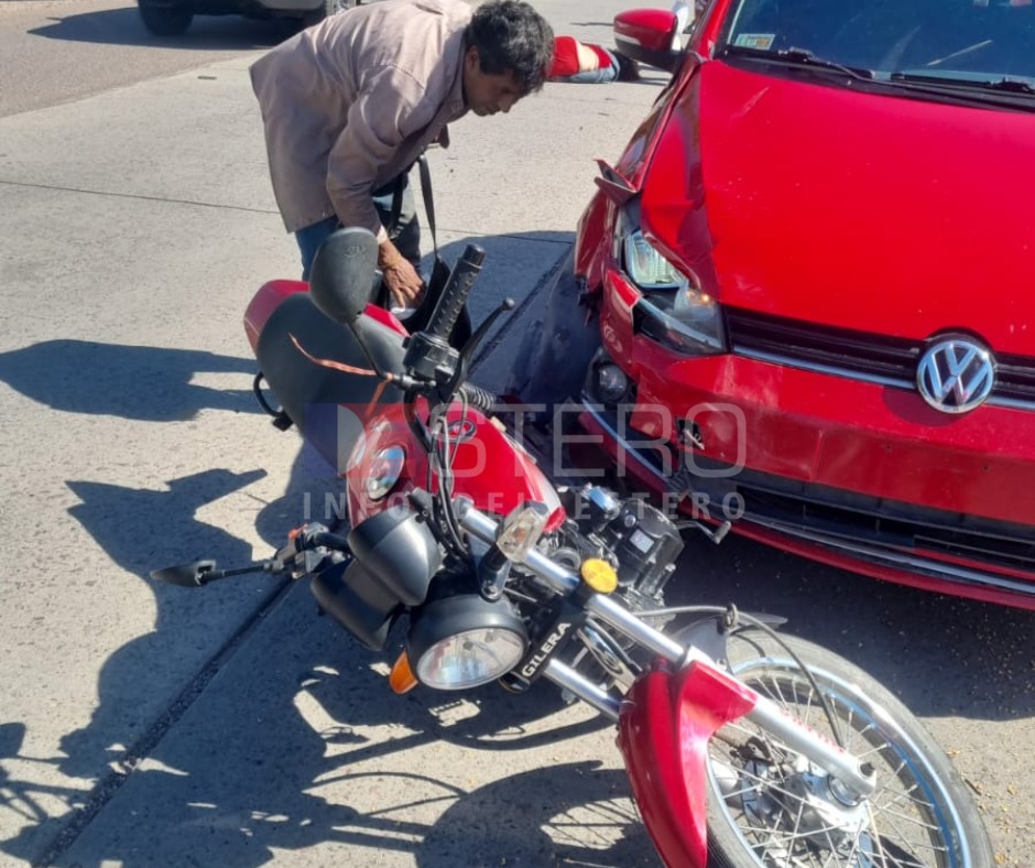 Pasajera de Uber moto resultó gravemente herida tras un choque contra un auto en la Autopista
