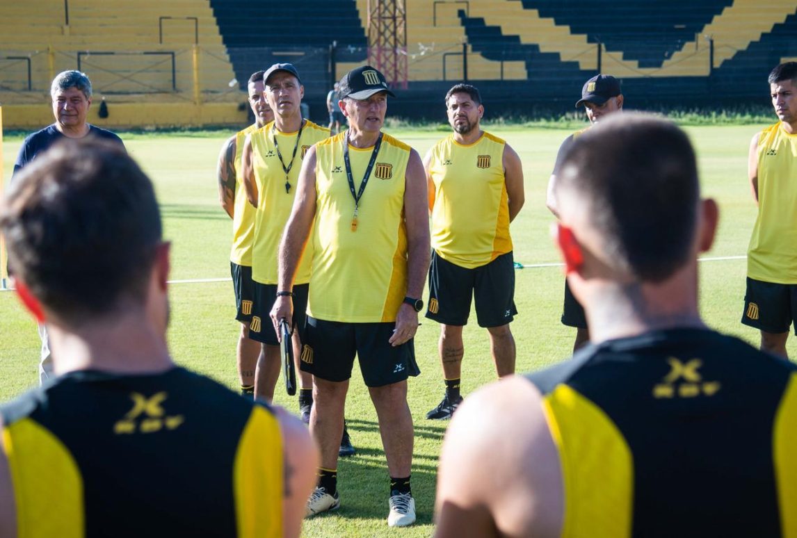 FOTOS: el plantel de Mitre retomó las prácticas de cara al 2026