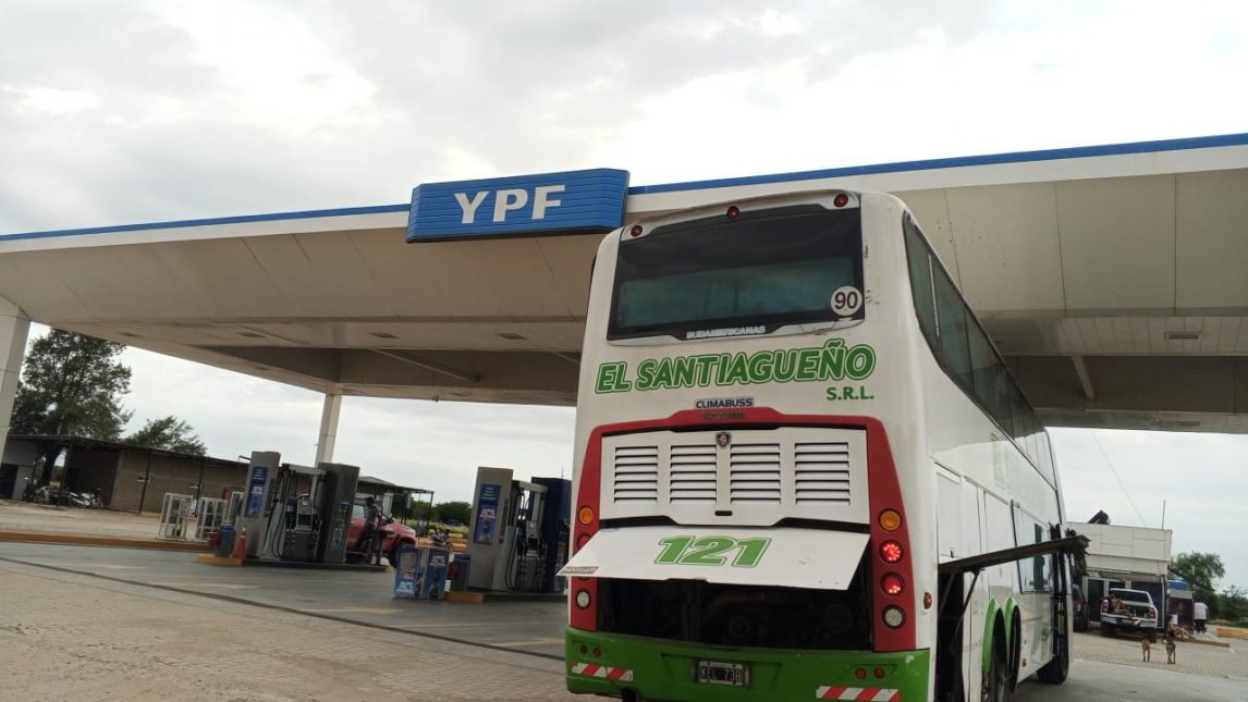 Indignación: pasajeros de “El Santiagueño” varados por horas denuncian abandono de la empresa