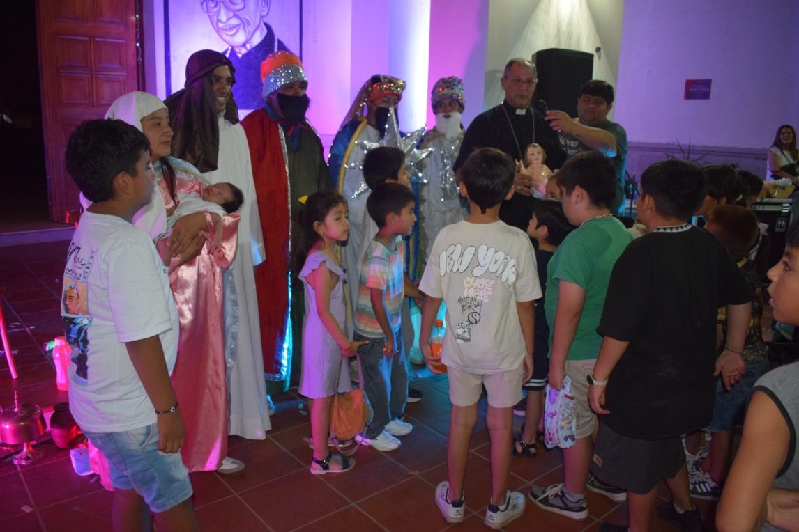 Añatuya se vistió de fiesta con la tradicional llegada de los Reyes Magos