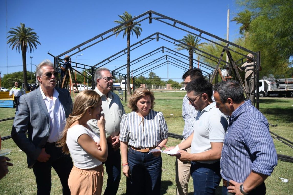 Todo listo para “Santiago es tu Río”: la intendente Fuentes recorrió el predio