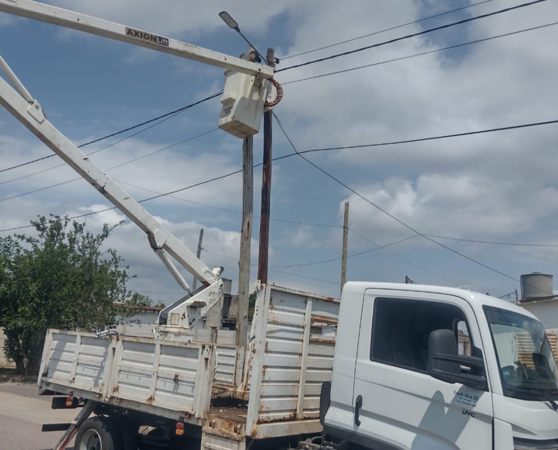 La Municipalidad refuerza el alumbrado público con luminarias LED en nueve barrios de la Capital