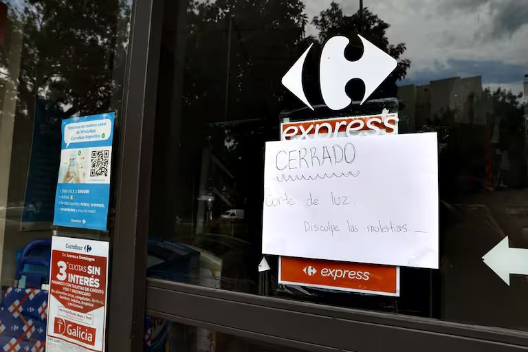 Caos en el AMBA: apagón masivo afectó a 4 millones de personas en plena ola de calor