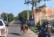 Como el viejo oeste: delincuentes terminaron detenidos tras protagonizar una insólita y peligrosa fuga a caballo