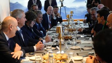 Davos: Milei se reunió con CEOs de bancos y firmas financieras globales y dará su discurso al mediodía