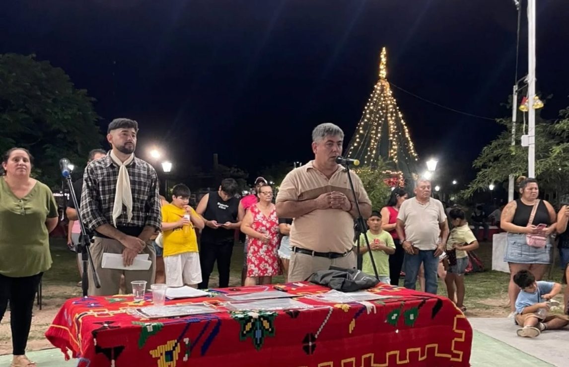 Villa Atamisqui vibró con la apertura del Ciclo Cultural: homenajes, música y tradición en la plaza central