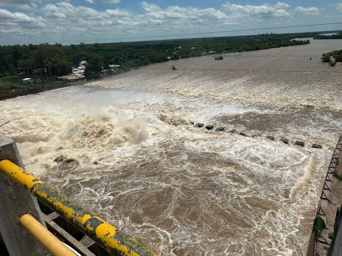 El Dique El Frontal registra su mayor erogación del año y el río Dulce desborda en zonas bajas