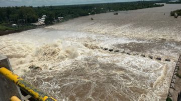 El Dique El Frontal registra su mayor erogación del año y el río Dulce desborda en zonas bajas