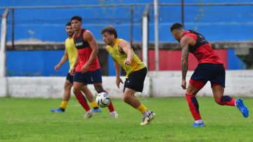 FOTOS: Mitre y Güemes se encontraron en un amistoso de pretemporada con una victoria para cada uno