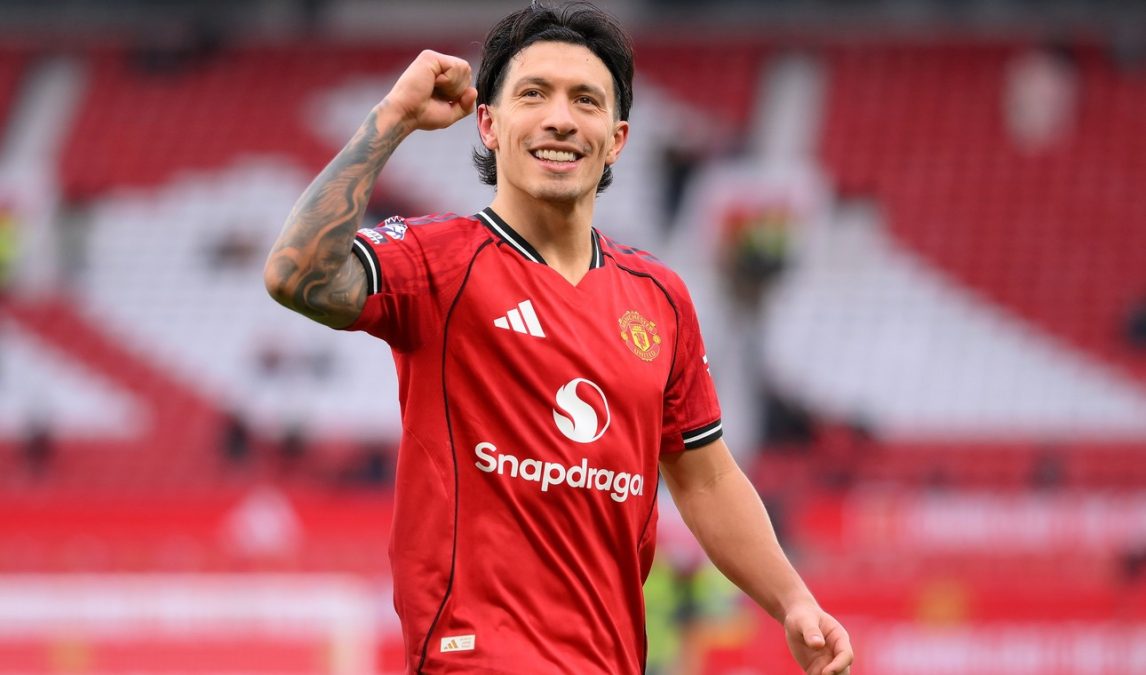 Lisandro Martínez respondió con dureza a las críticas de Paul Scholes