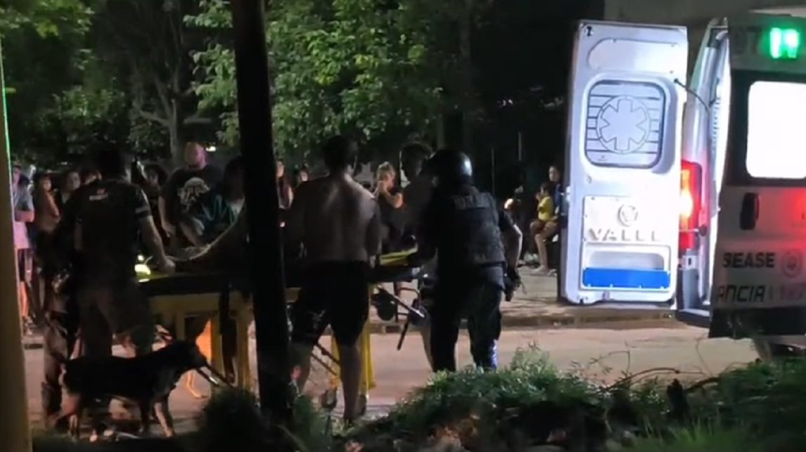 B° Villa del Carmen: dos menores resultaron lesionados tras un choque entre un auto y una moto