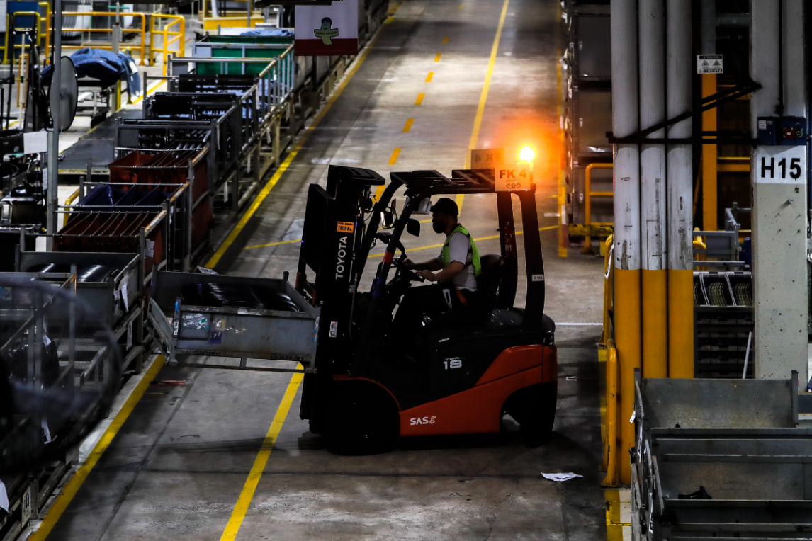 Para la Unión Industrial Argentina, la actividad cayó 3,5% interanual en diciembre