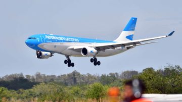 Aseguran que el Gobierno ya negocia por lo bajo la venta de Aerolíneas Argentinas