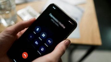 Tenía prohibido acercarse a ella y la llamó para amenazarla de muerte