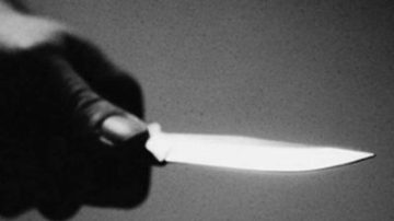 Atacó a su pareja menor de edad con una cuchilla y la mantuvo retenida