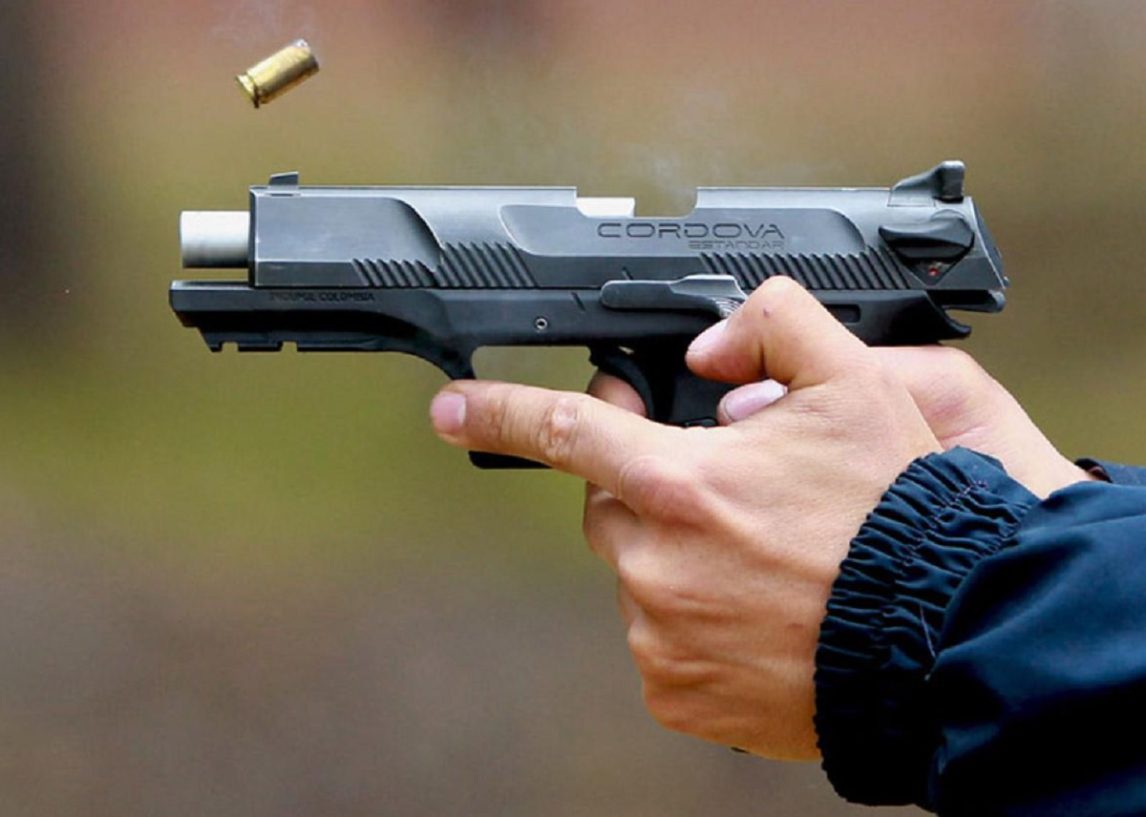 Atacó a tiros a una adolescente que ingresó a su propiedad a buscar a sus vacas