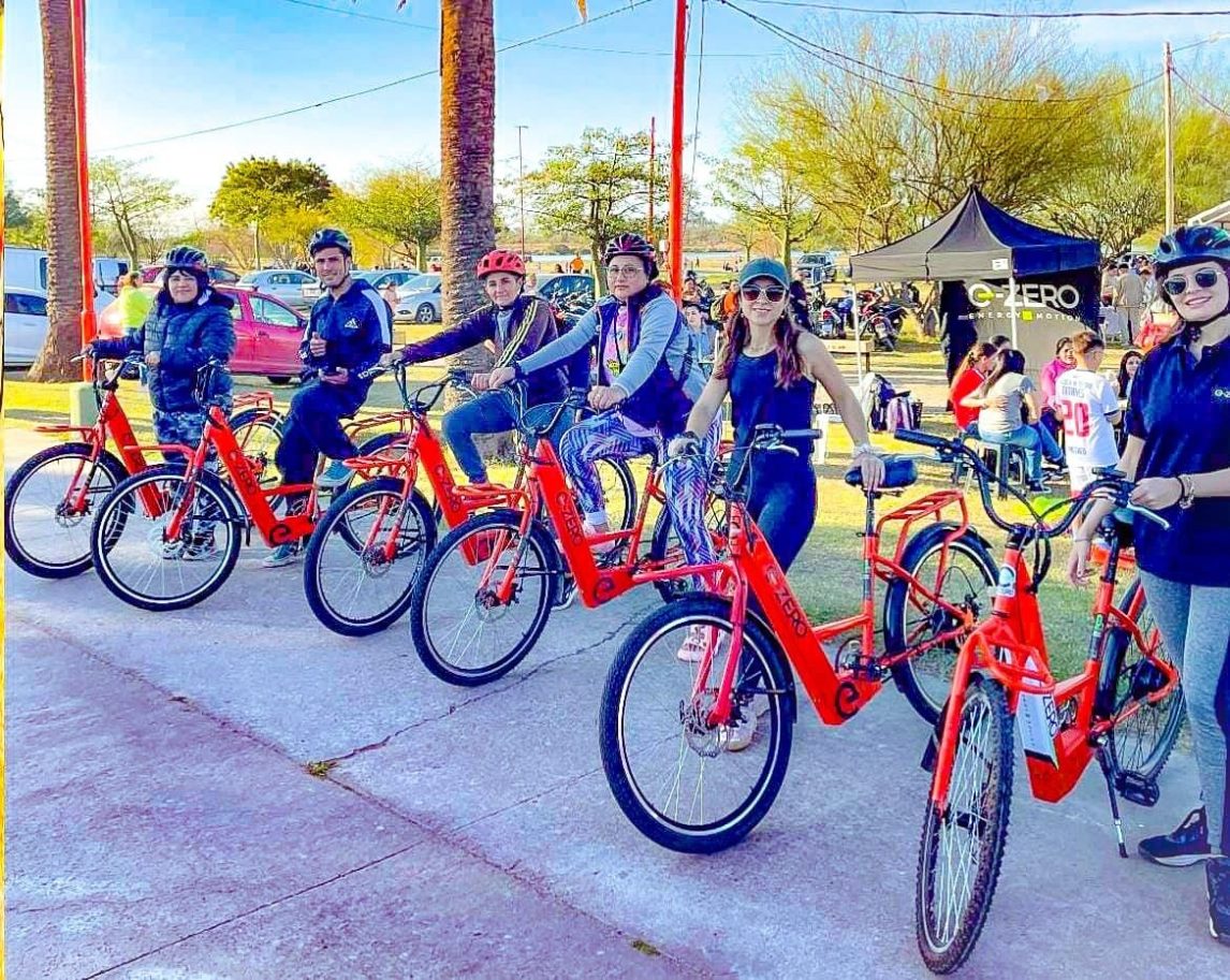 Actividad gratuita: invitan a recorrer sitios emblemáticos de Santiago en bicicletas eléctricas