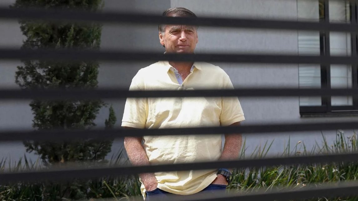 Bolsonaro estuvo 8 días internado, lo operaron 4 veces y volvió a prisión