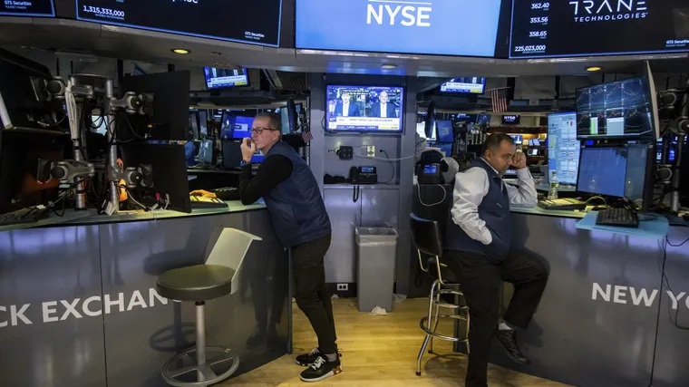 Activos argentinos extienden las bajas y vuelve a subir el riesgo país