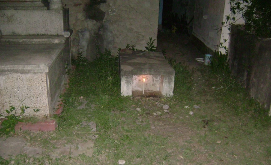 Cementerio de Vuelta de la Barranca: investigan la profanación de tumbas infantiles tras hallar dos cajones vacíos