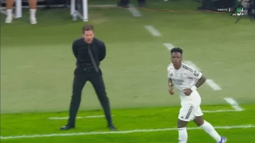 Simeone protagonizó un tenso cruce con Vinicius en el clásico y generó polémica