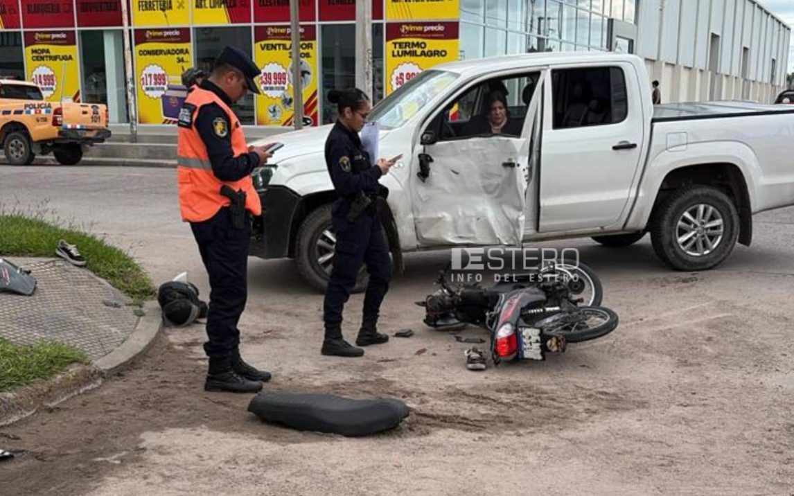 Motociclista resultó herido tras un violento choque con una camioneta en calle Necochea