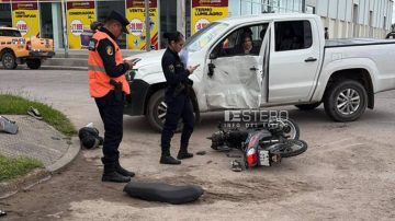 Motociclista resultó herido tras un violento choque con una camioneta en calle Necochea