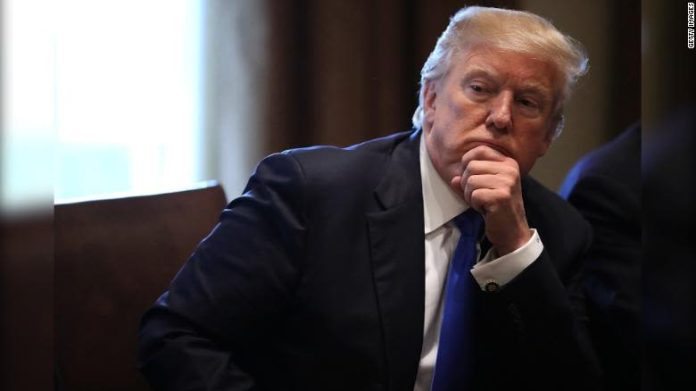 La aprobación de Donald Trump cae a 37% y toca su punto más bajo en el segundo mandato